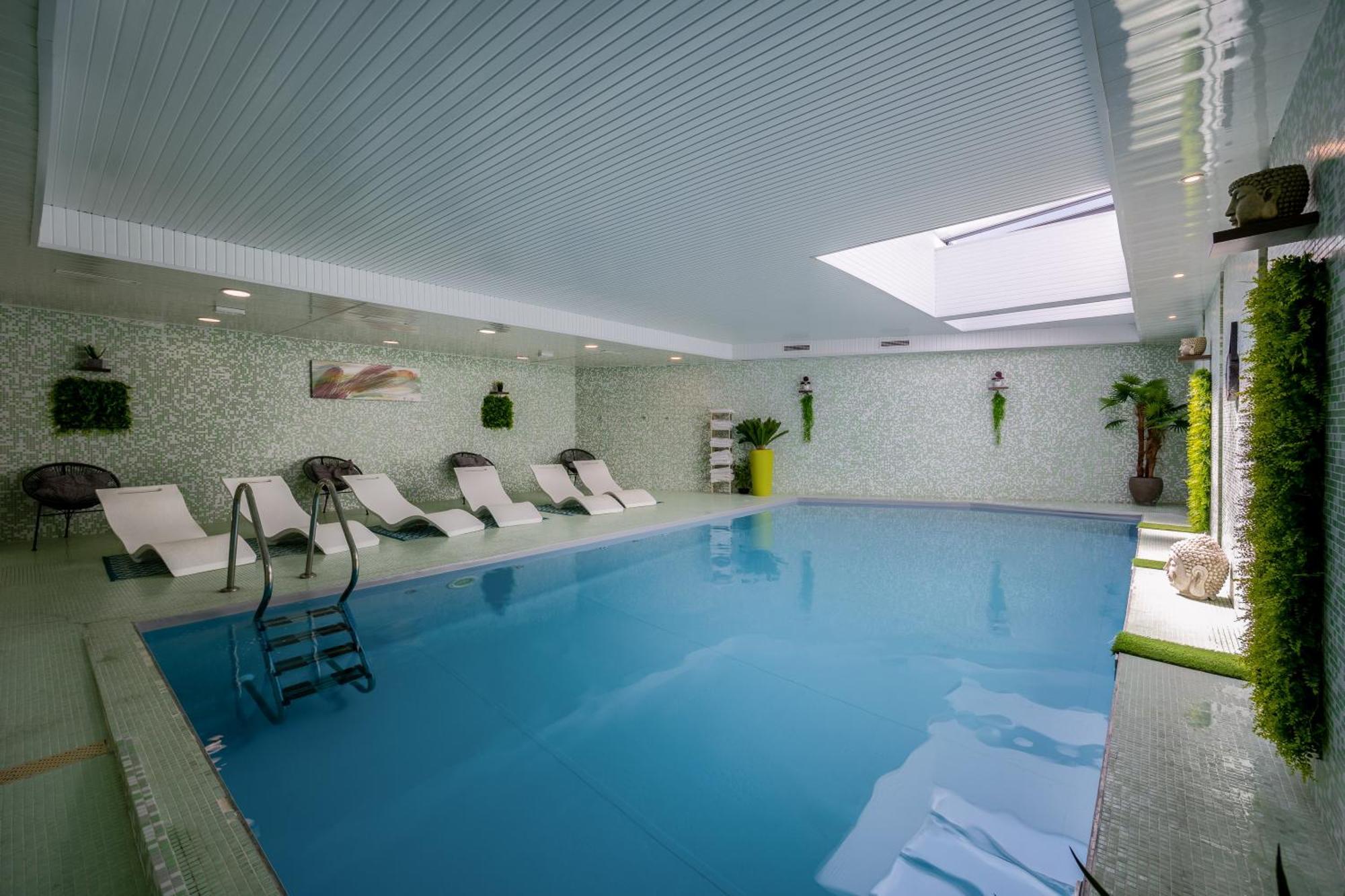 Hotel Et Spa Du Chateau Лагор Екстериор снимка