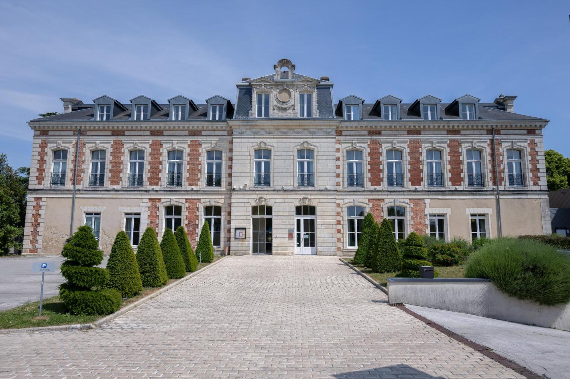 Hotel Et Spa Du Chateau Лагор Екстериор снимка