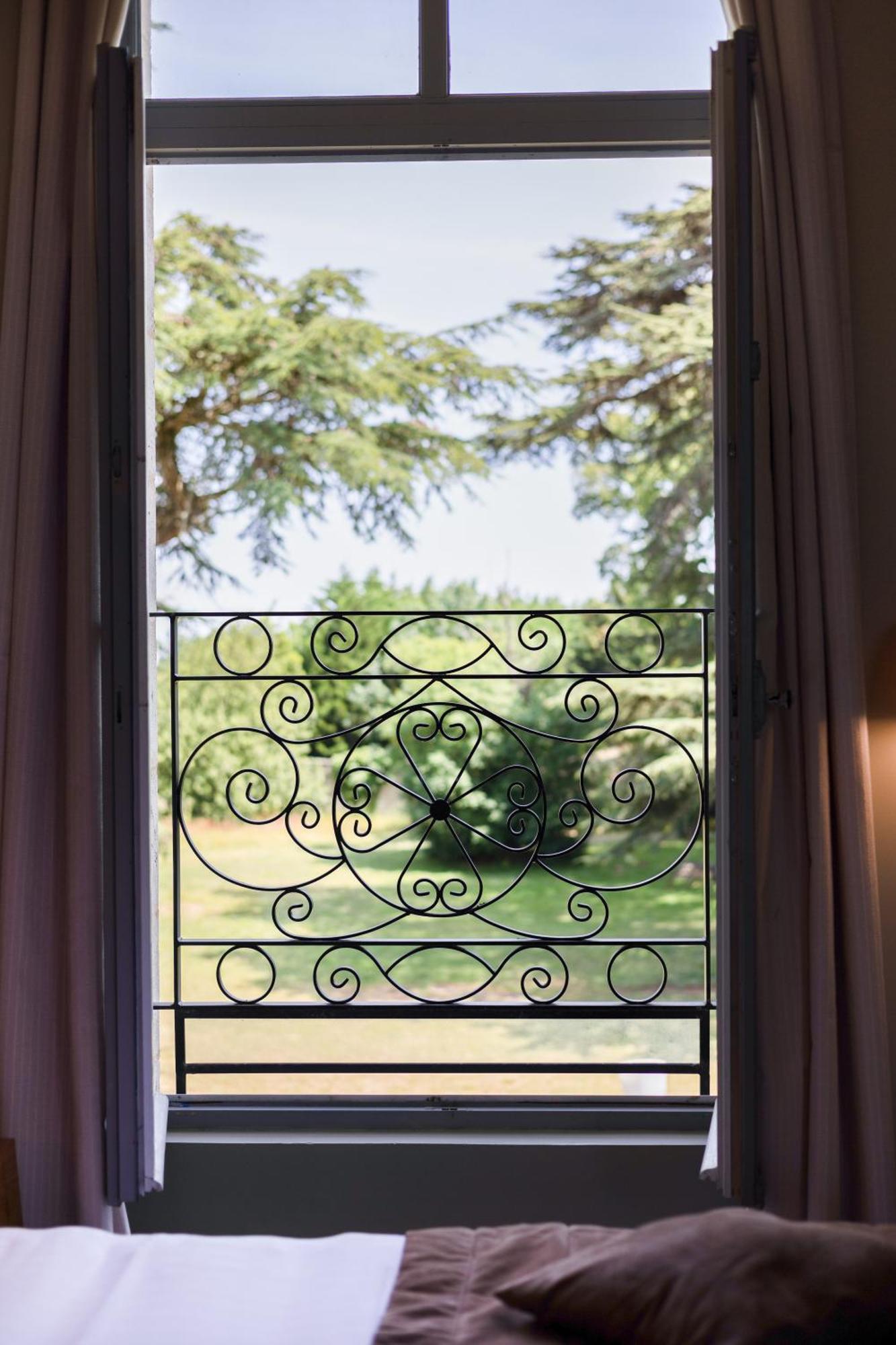 Hotel Et Spa Du Chateau Лагор Екстериор снимка