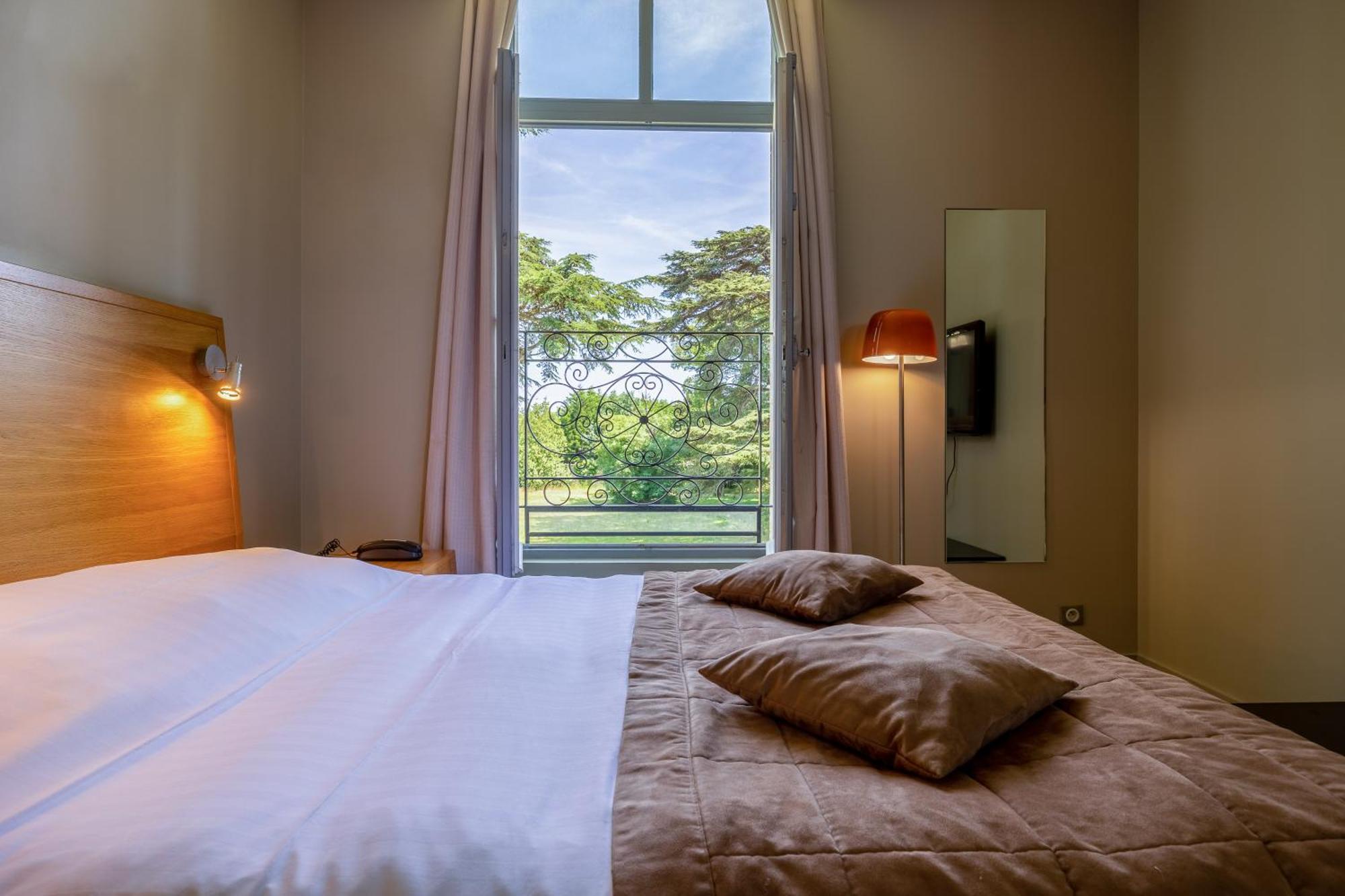 Hotel Et Spa Du Chateau Лагор Екстериор снимка
