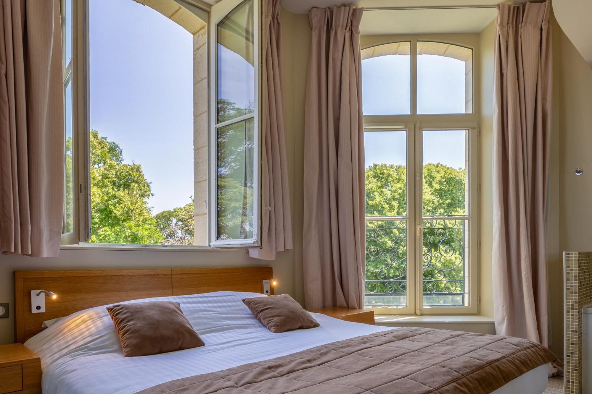 Hotel Et Spa Du Chateau Лагор Стая снимка
