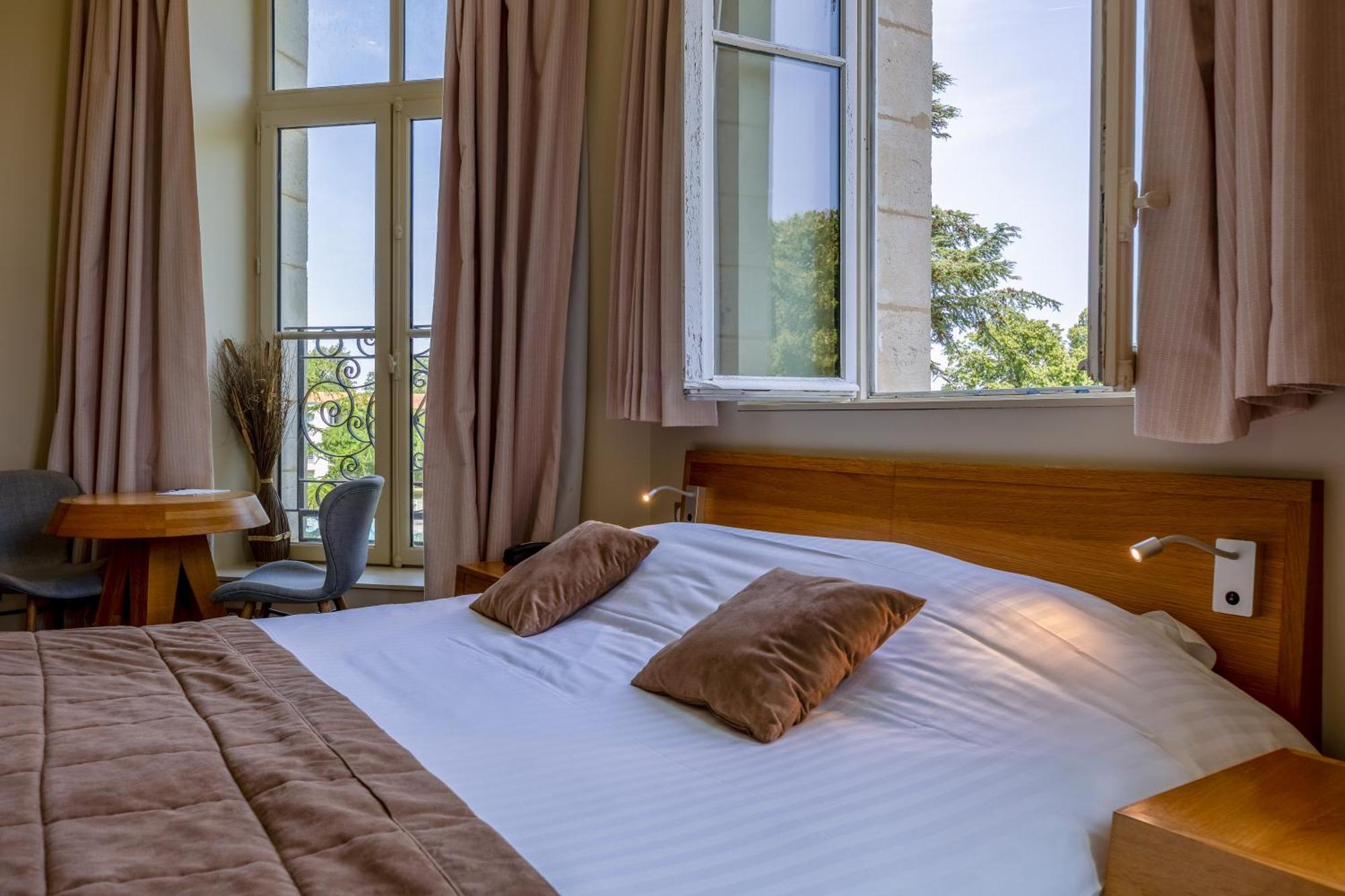 Hotel Et Spa Du Chateau Лагор Стая снимка